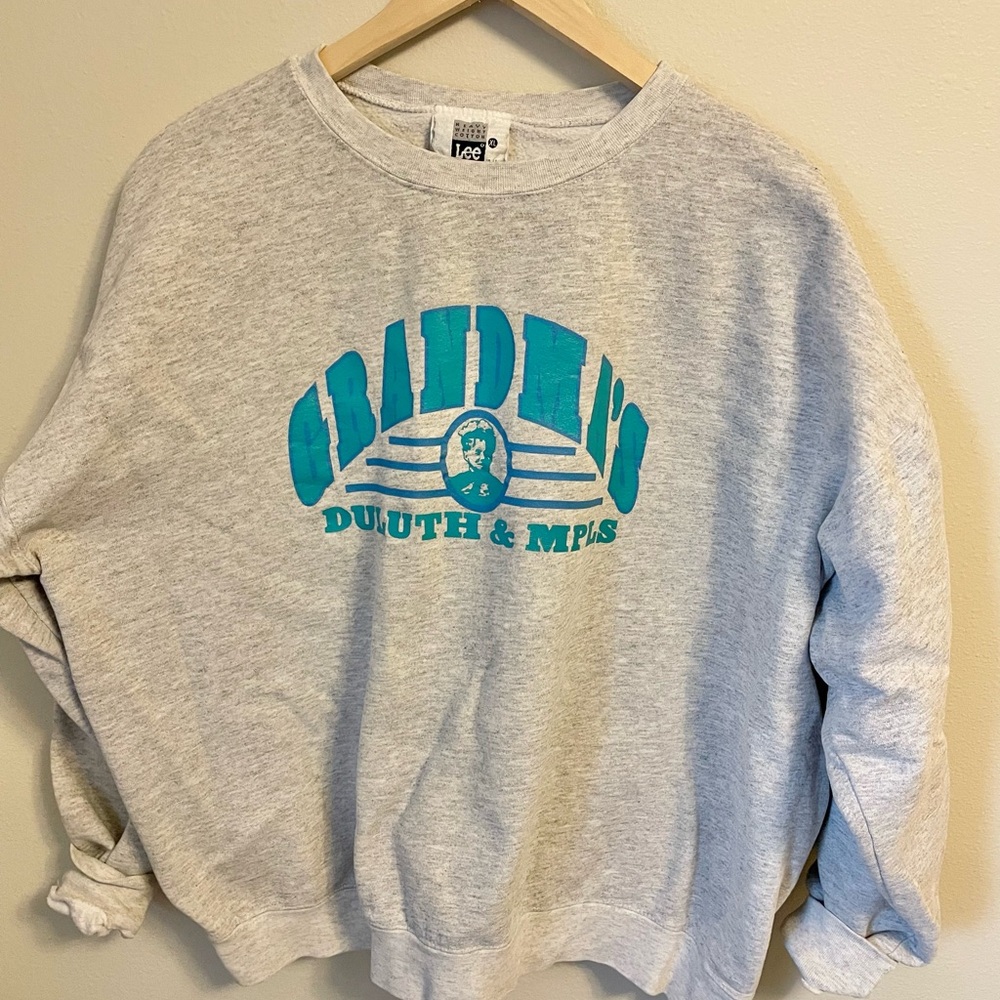 Lee Men's Light Gray Crewneck Sweater with Teal Print